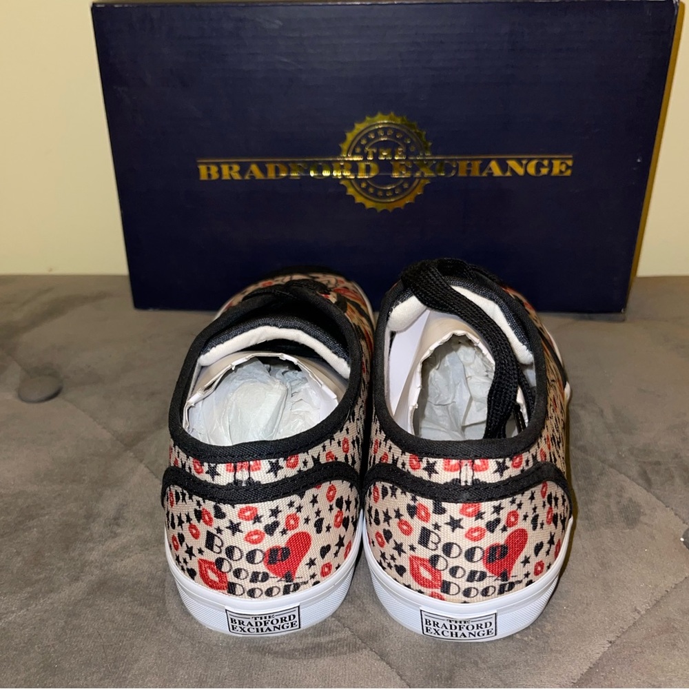 Bradford exchange Betty Boop Sneakers Retro Art - Picture 2 of 3